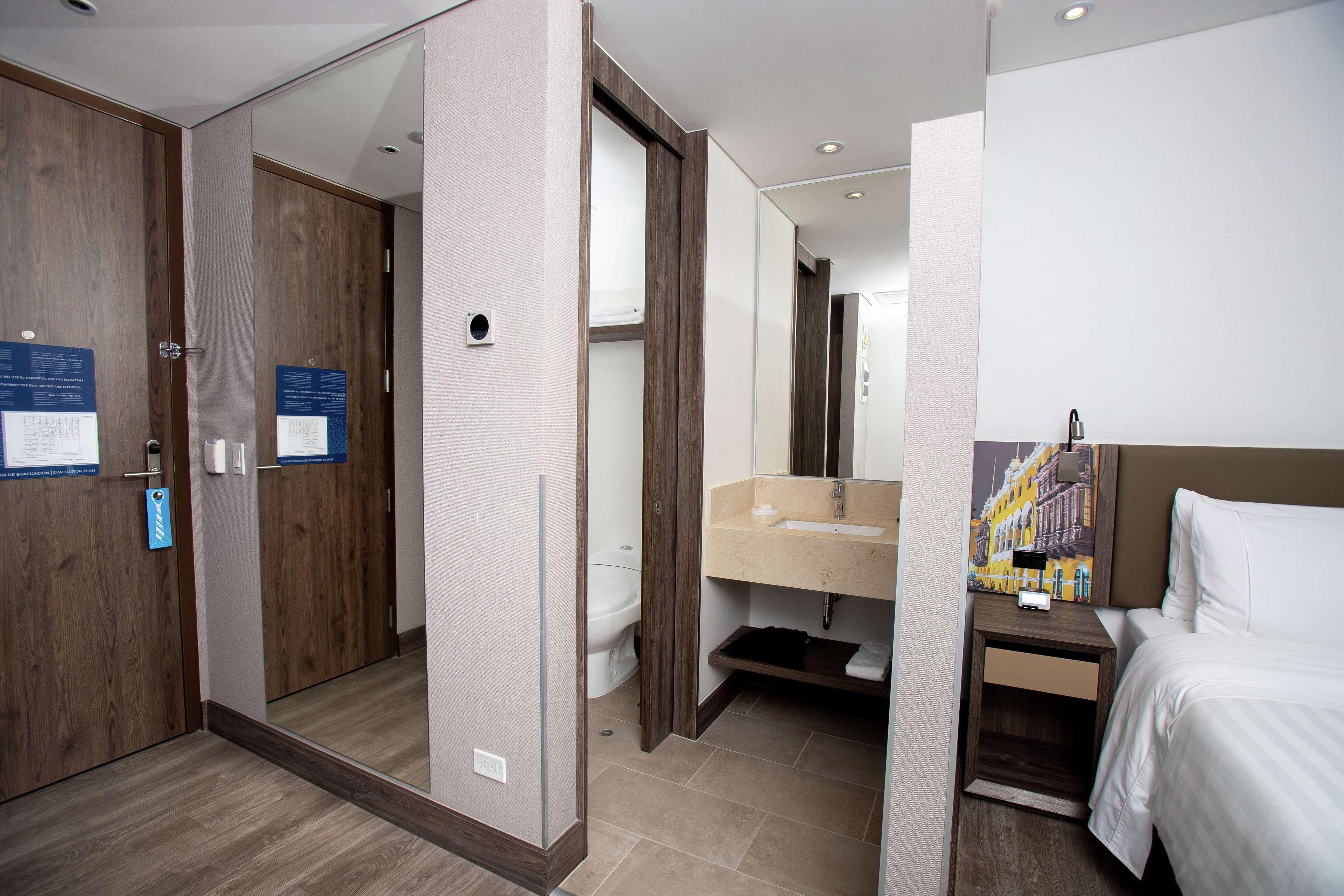 Hotel Hampton By Hilton Lima San Isidro Extérieur photo