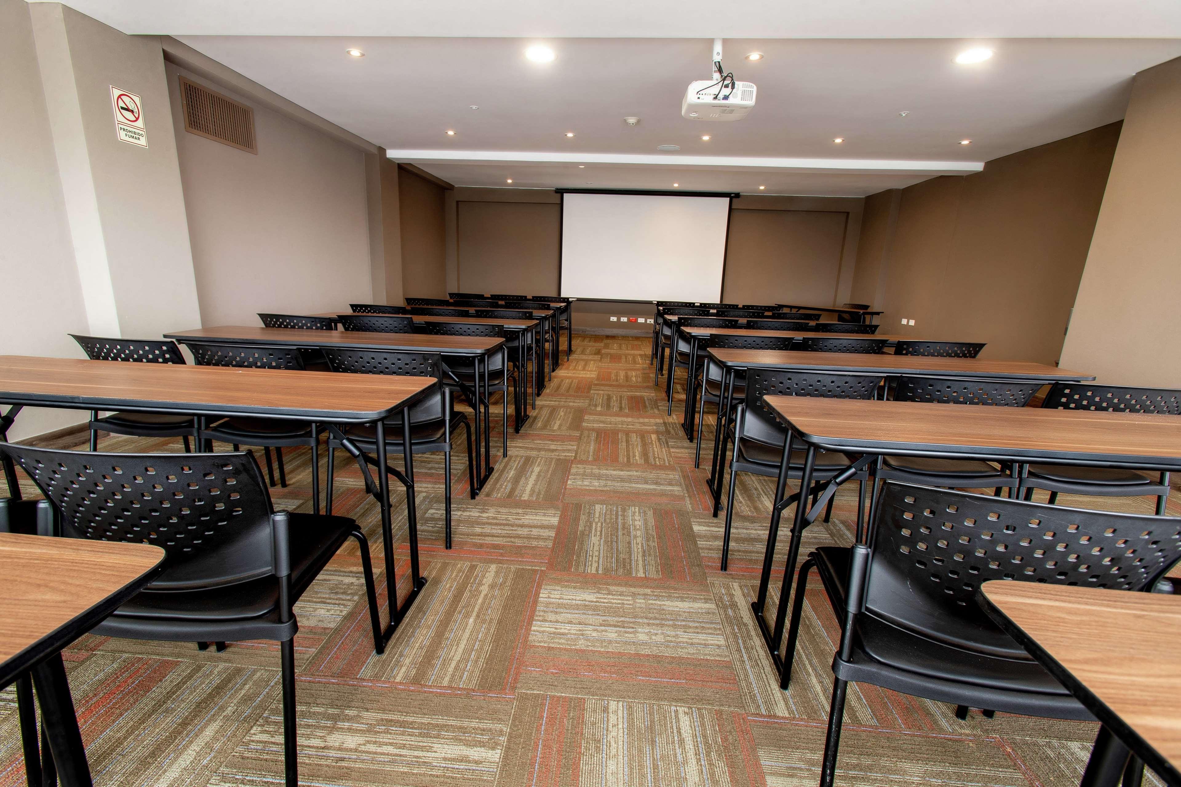 Hotel Hampton By Hilton Lima San Isidro Extérieur photo