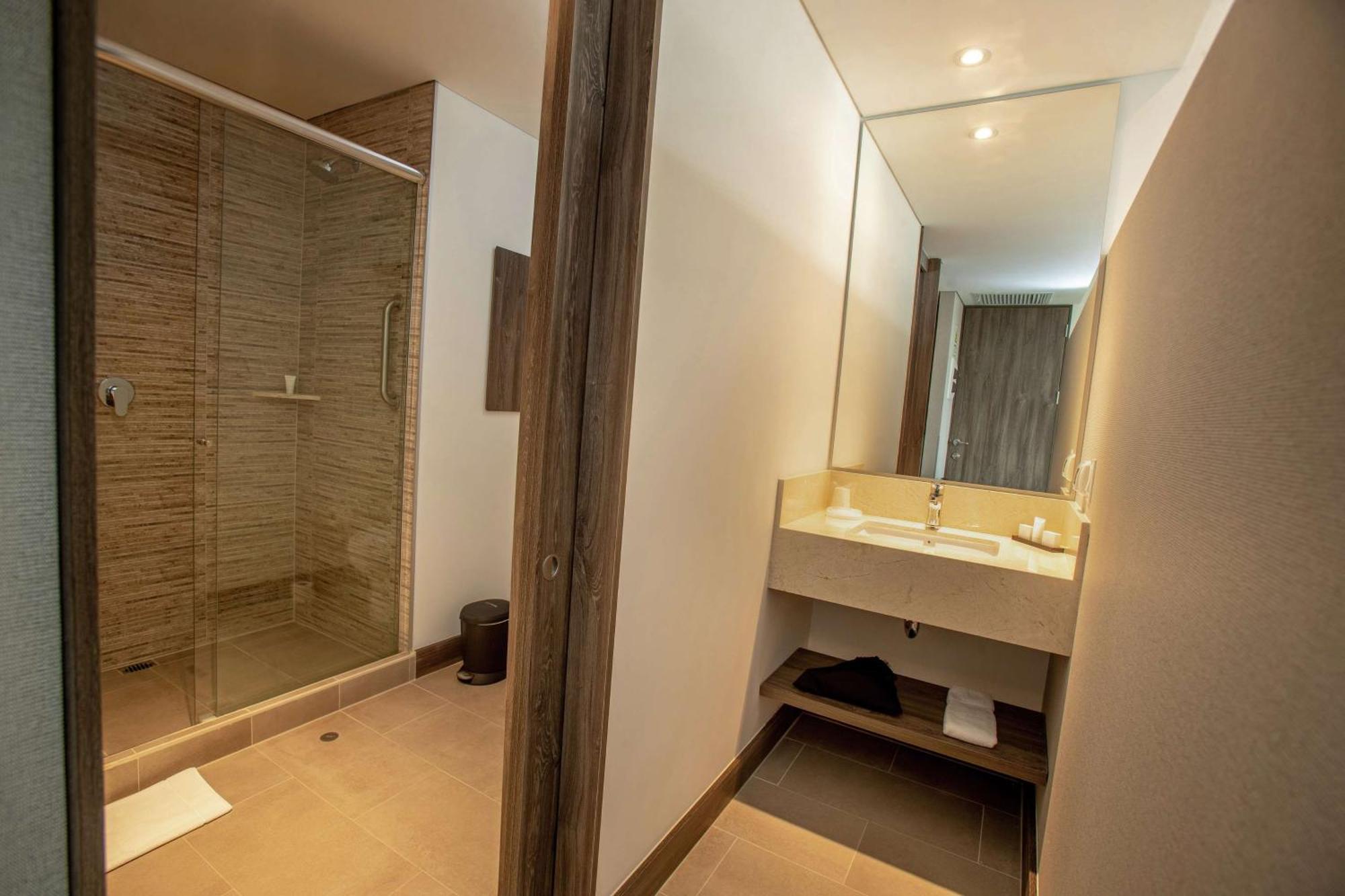 Hotel Hampton By Hilton Lima San Isidro Extérieur photo