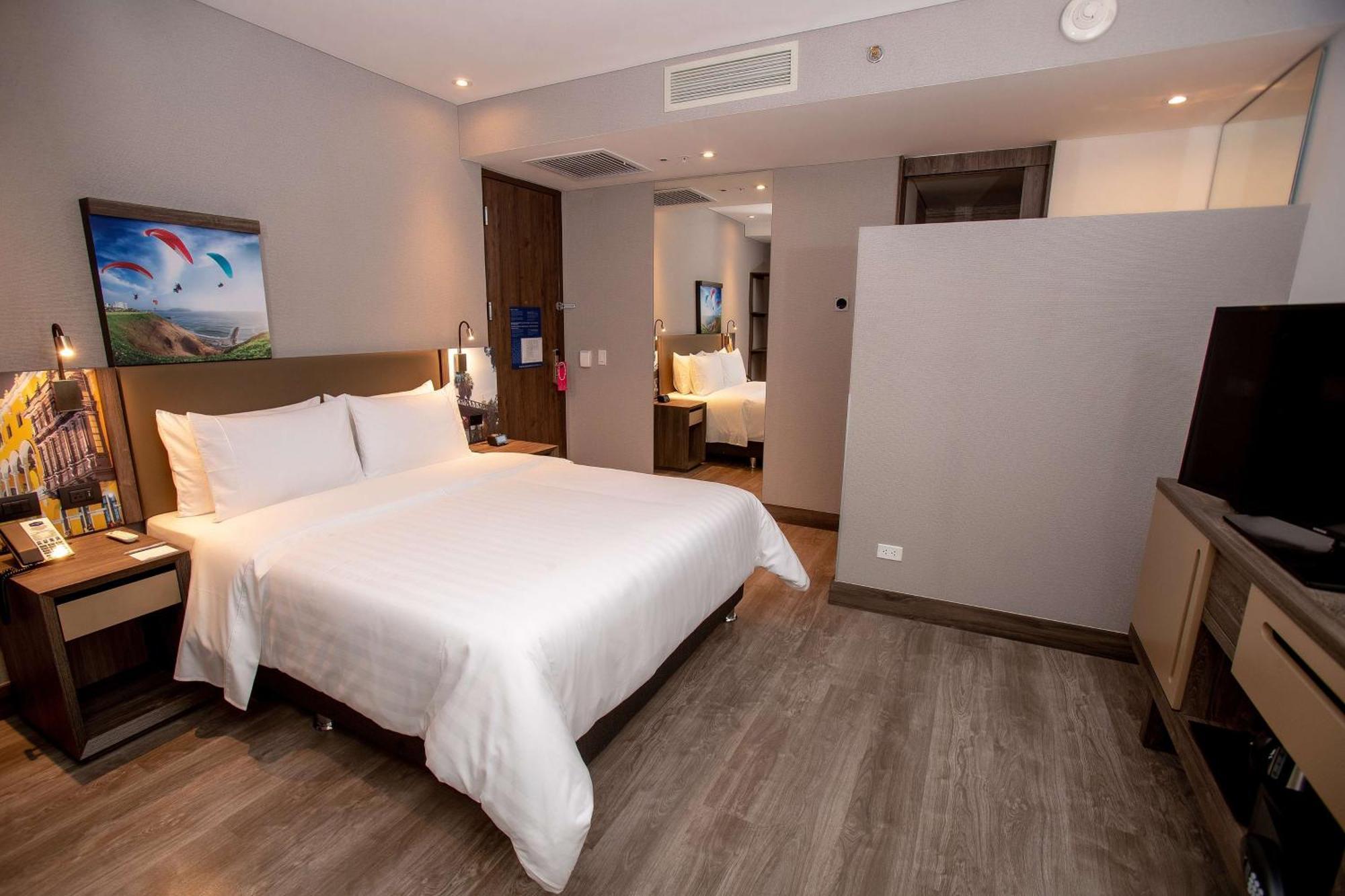 Hotel Hampton By Hilton Lima San Isidro Extérieur photo