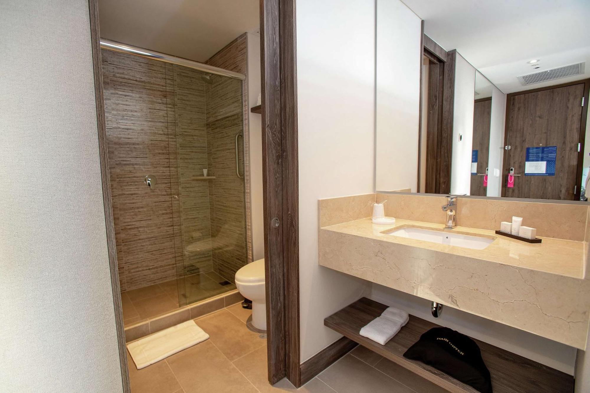 Hotel Hampton By Hilton Lima San Isidro Extérieur photo