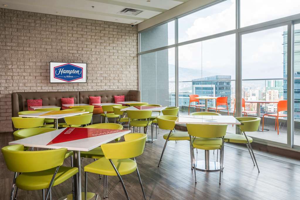 Hotel Hampton By Hilton Lima San Isidro Restaurant photo