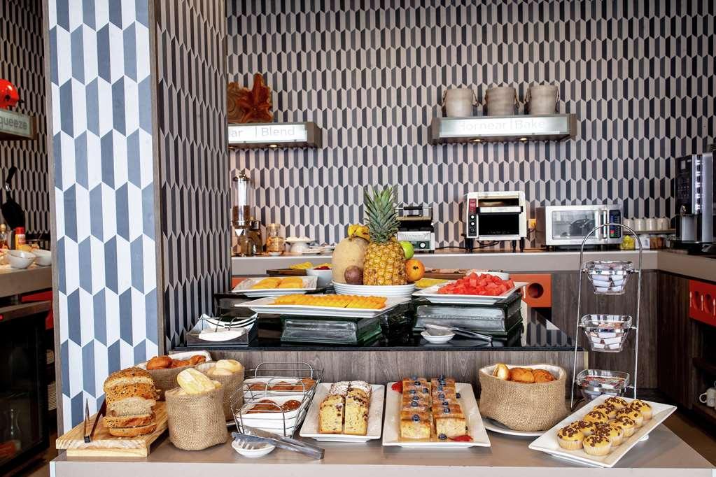 Hotel Hampton By Hilton Lima San Isidro Restaurant photo